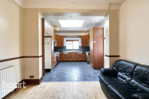 Cowley Road, Ilford 4 bed terraced house for sale