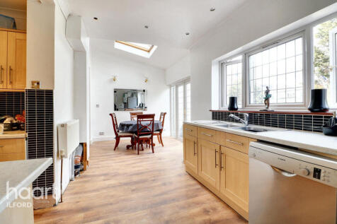 Ashburton Avenue, Ilford 5 bed terraced house for sale