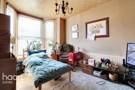 Albert Road, Ilford 2 bed terraced house for sale
