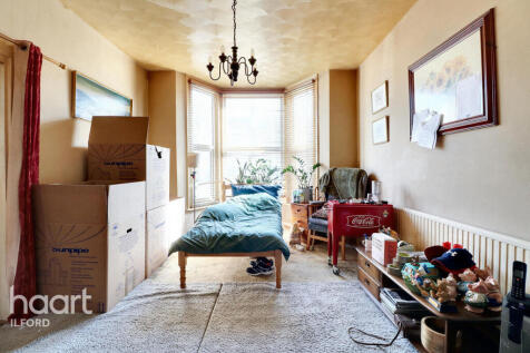 Albert Road, Ilford 2 bed terraced house for sale