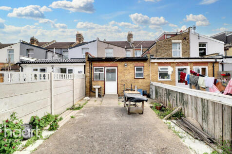 Kingston Road, Ilford 3 bed terraced house for sale