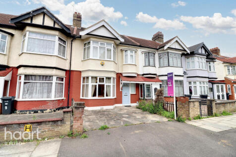 Lyndhurst Gardens, Ilford 3 bed terraced house for sale