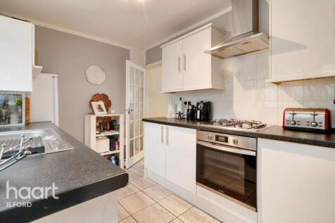 Mansfield Road, Ilford 2 bed terraced house for sale