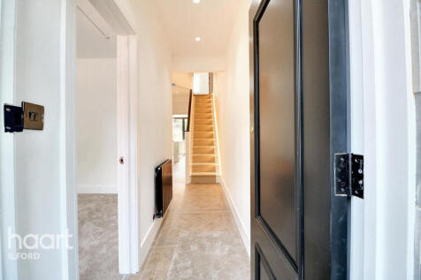 5 bedroom semi-detached house for sale