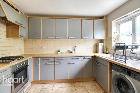 Blackthorn Road, Ilford 5 bed terraced house for sale