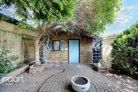 5 bedroom semi-detached house for sale