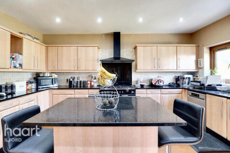 The Drive, Ilford 7 bed end of terrace house for sale