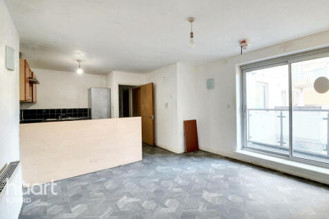 Axon Place, Ilford 2 bed flat for sale