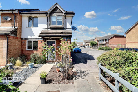 Azalea Close, Ilford 3 bed end of terrace house for sale