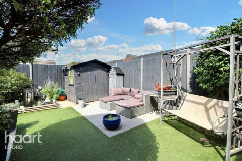 Azalea Close, Ilford 3 bed end of terrace house for sale