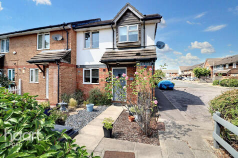 Azalea Close, Ilford 3 bed end of terrace house for sale