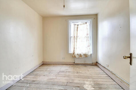 Wanstead Park Road, Ilford 4 bed end of terrace house for sale