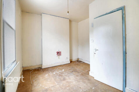 Wanstead Park Road, Ilford 4 bed end of terrace house for sale