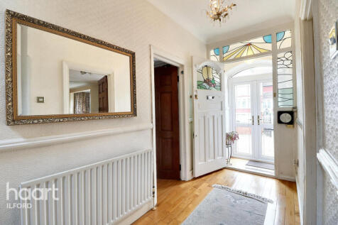 5 bedroom semi-detached house for sale