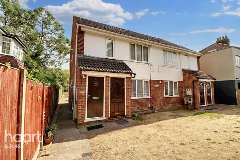 Baxter Road, Ilford 2 bed maisonette for sale