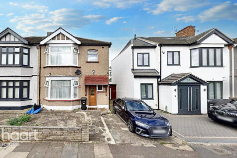 Benton Road, Ilford 3 bed end of terrace house for sale