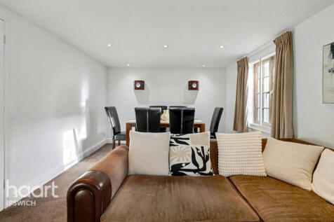 2 bedroom detached house for sale