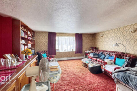 6 bedroom detached house for sale