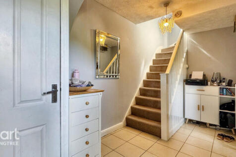 Milton Road, Lawford, Manningtree, Essex 3 bed semi