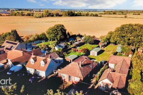 Bradfield Road, Wix, Manningtree, Essex 3 bed bungalow for sale