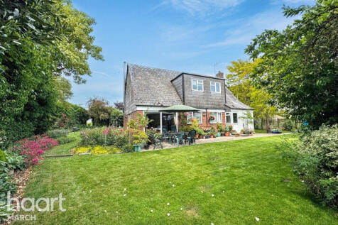3 bedroom chalet for sale