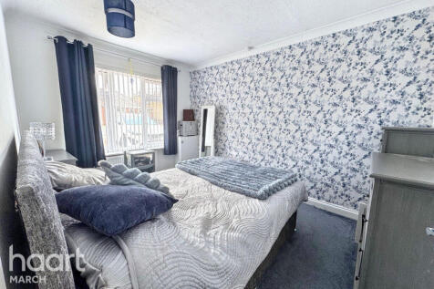 2 bedroom semi-detached bungalow for sale