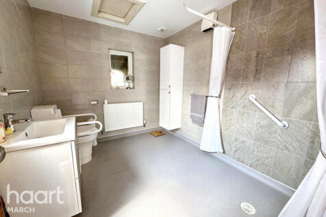 2 bedroom semi-detached bungalow for sale