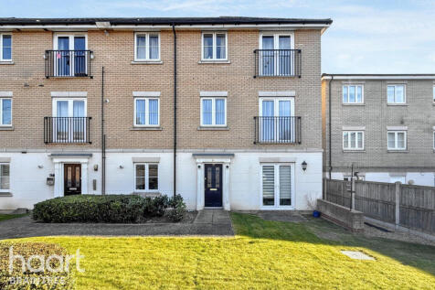 Parnell Place, Braintree 2 bed apartment for sale