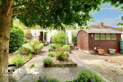 2 bedroom semi-detached bungalow for sale