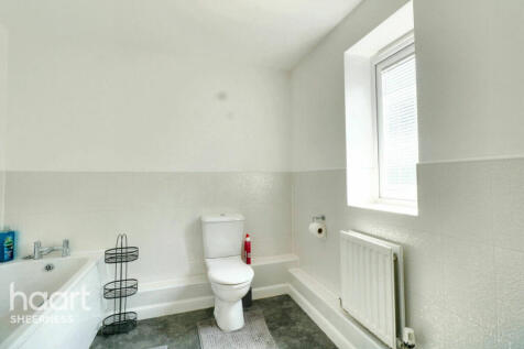 Camellia Road, Sheerness 2 bed apartment for sale
