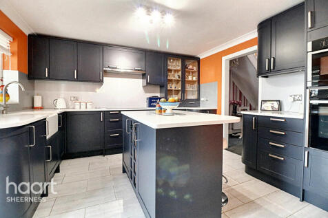 Cliff Drive, Sheerness 4 bed detached house for sale
