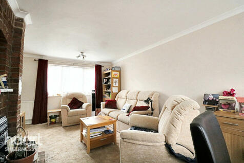 Queensway, Sheerness 3 bed terraced house for sale