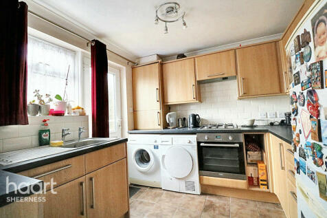 Queensway, Sheerness 3 bed terraced house for sale