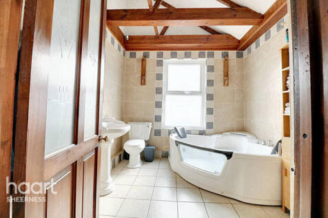 Broadway, Sheerness 4 bed terraced house for sale