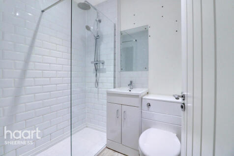 Wellesley Road, Sheerness 2 bed end of terrace house for sale