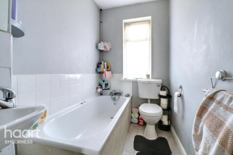 Harps Avenue, Minster 2 bed end of terrace house for sale