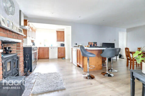 Bramley Way, Eastchurch 3 bed terraced house for sale