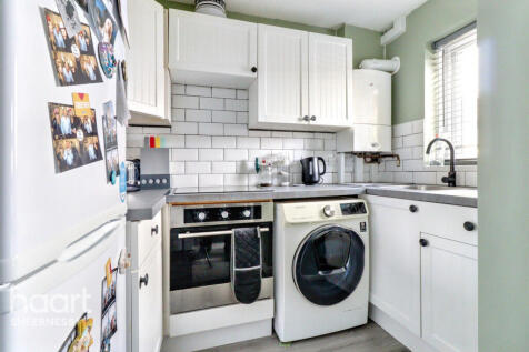 Anne Boleyn Close, Sheerness 2 bed terraced house for sale