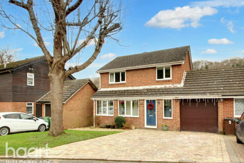 Aston Close, Chatham 4 bed detached house for sale