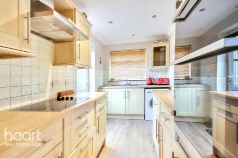 Prince Charles Avenue, Chatham 4 bed semi