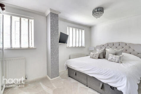 4 bedroom link detached house for sale