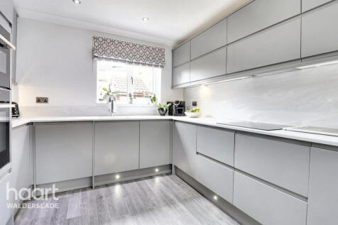 Bracken Hill, Chatham 4 bed detached house for sale
