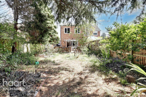 4 bedroom semi-detached house for sale