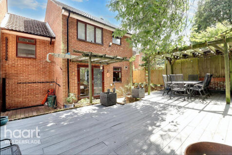 Papion Grove, Chatham 4 bed link detached house for sale
