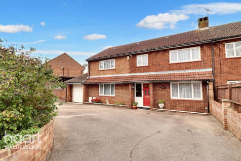 5 bedroom semi-detached house for sale