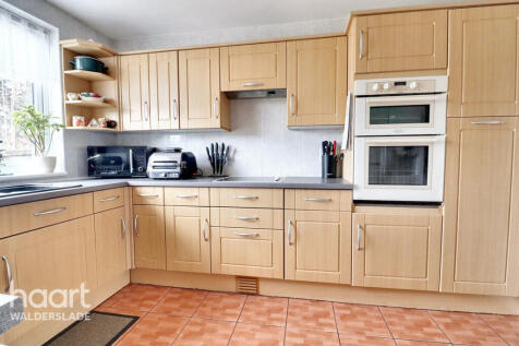 5 bedroom semi-detached house for sale