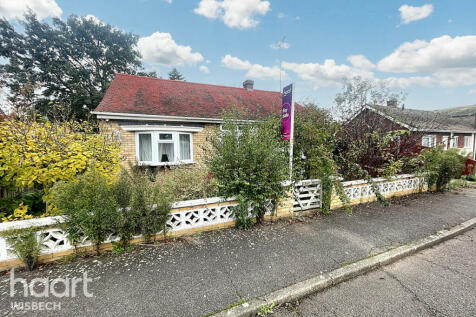 2 bedroom detached bungalow for sale