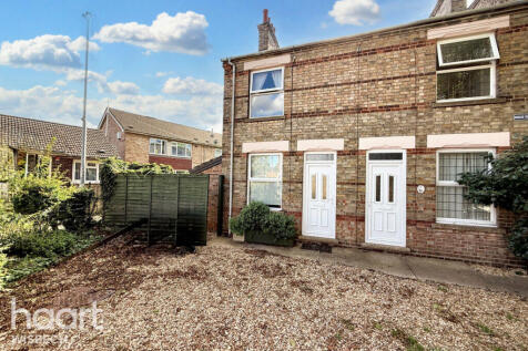 2 bedroom semi-detached house for sale