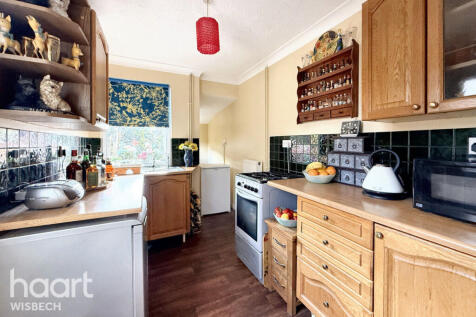 2 bedroom semi-detached house for sale
