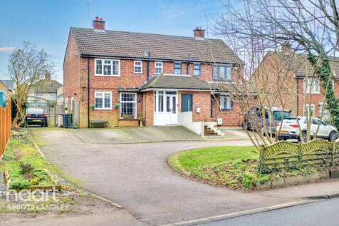 Gallows Hill Lane, Abbots Langley 3 bed semi